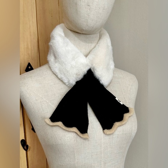 NWOT White Black Faux Fur Scarf Collar Neck Warmer - Picture 3 of 5